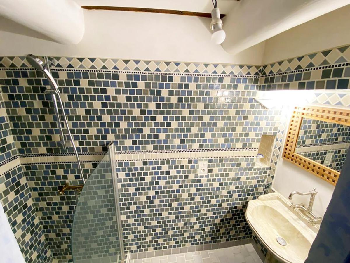 CHARMANT ET SPACIEUX APPARTEMENT DANS MAS DU 18 eme Pernes-les-Fontaines Exterior foto